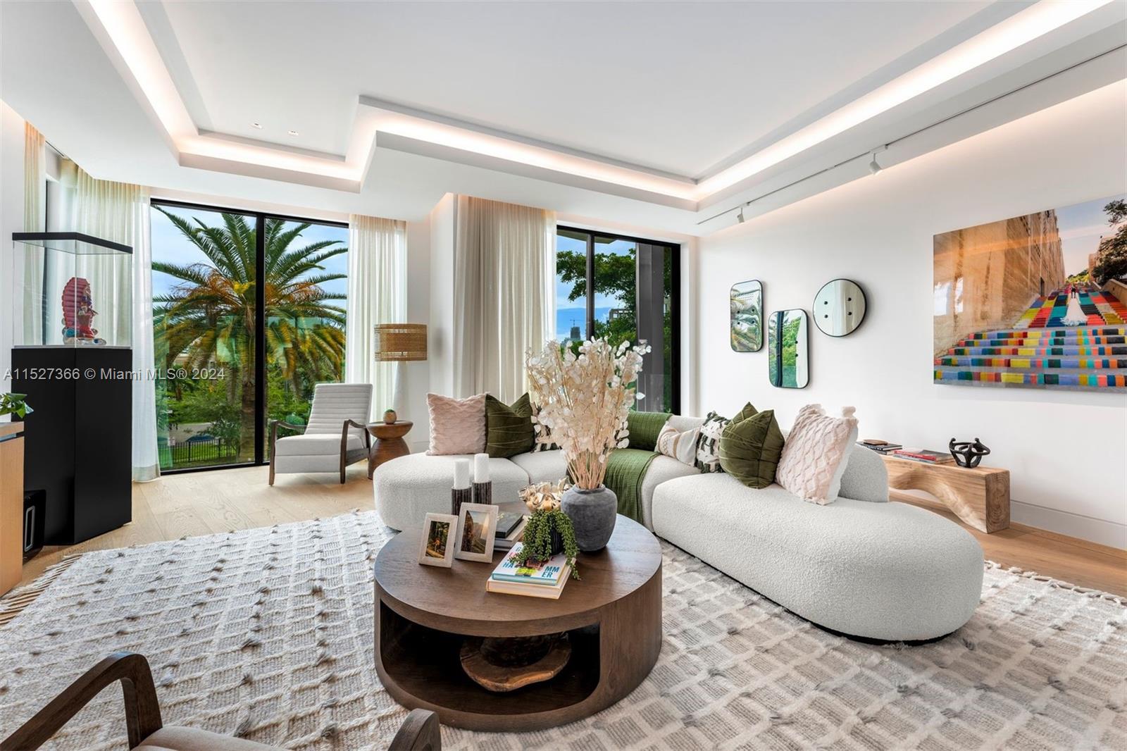 Natural light throughout