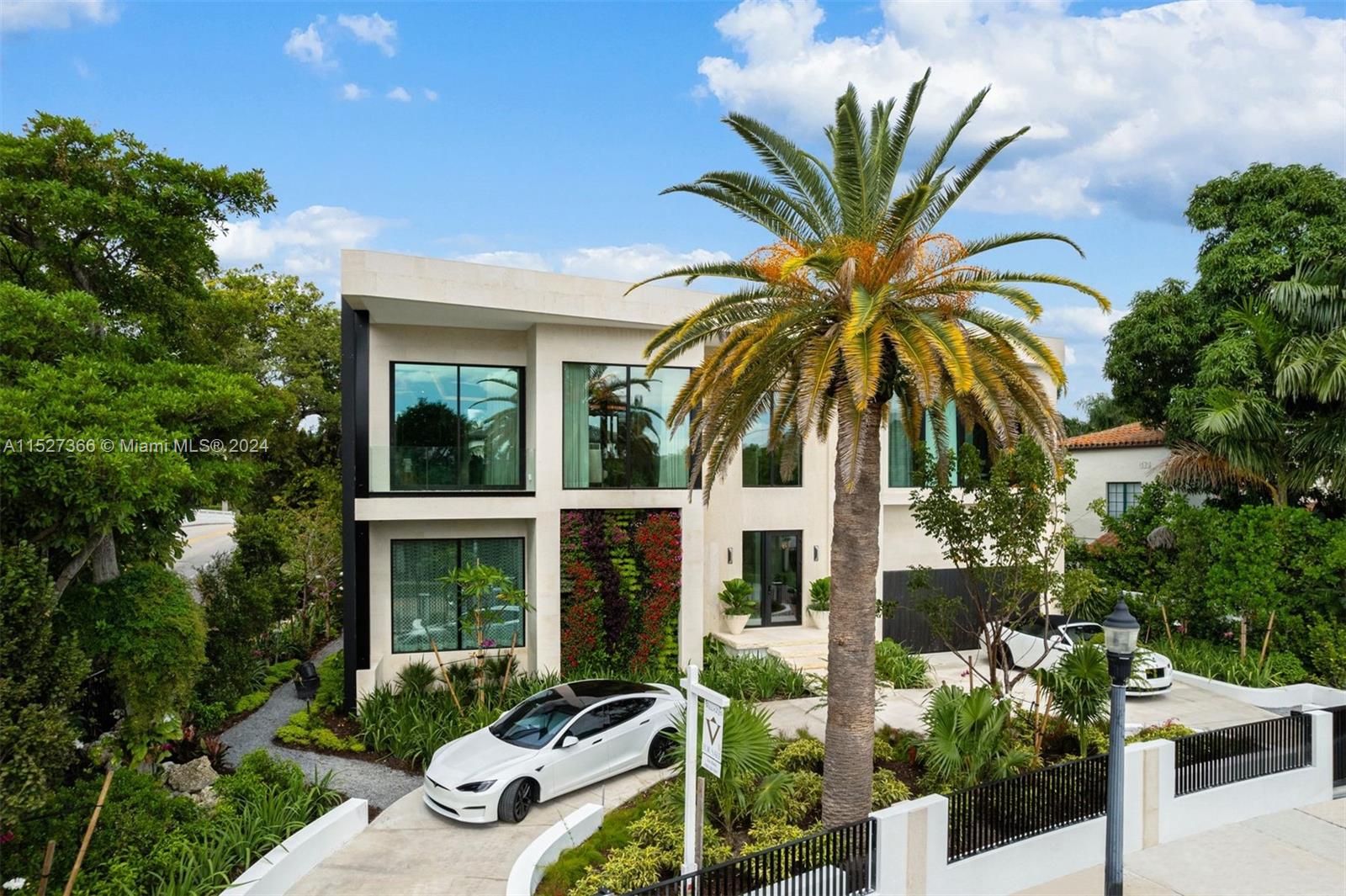 2000 Bay Rd, Miami Beach, FL, 33140 United States, 4 Bedrooms Bedrooms, ,4 BathroomsBathrooms,Residential,For Sale,Bay Rd,A11527366