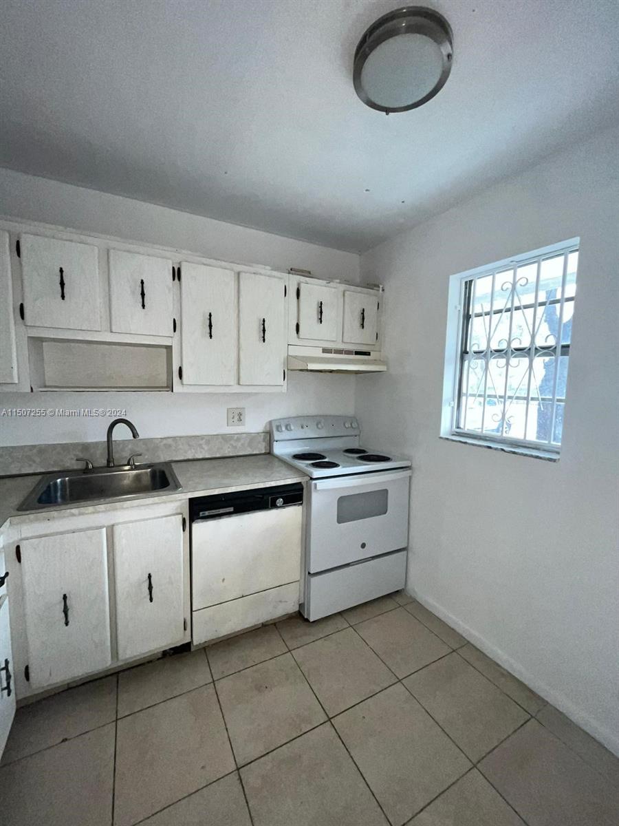 220 SW 9th Ave 117, Hallandale Beach, Florida 33009, 1 Bedroom Bedrooms, ,1 BathroomBathrooms,Residential,For Sale,220 SW 9th Ave 117,A11507255