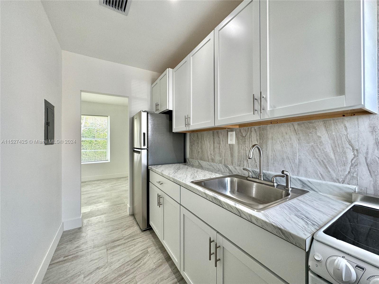 6955 Rue Vendome 2, Miami Beach, Florida 33141, 1 Bedroom Bedrooms, ,1 BathroomBathrooms,Residentiallease,For Rent,6955 Rue Vendome 2,A11527425