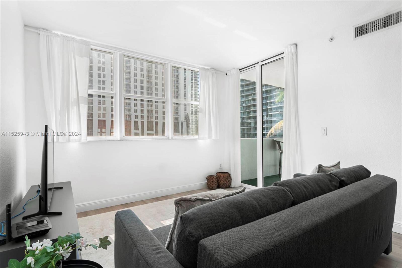 500 NE 29th St 605, Miami, Florida 33137, 1 Bedroom Bedrooms, ,1 BathroomBathrooms,Residential,For Sale,500 NE 29th St 605,A11525943