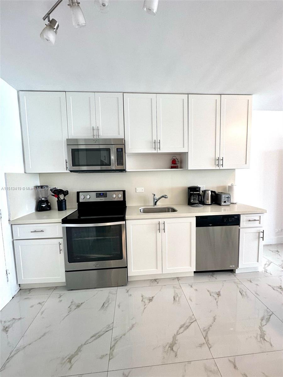 5601 Collins Ave 911, Miami Beach, Florida 33140, 1 Bedroom Bedrooms, ,1 BathroomBathrooms,Residentiallease,For Rent,5601 Collins Ave 911,A11513419