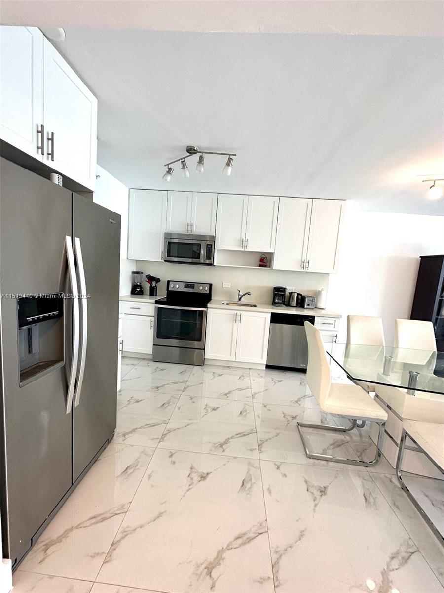 5601 Collins Ave 911, Miami Beach, Florida 33140, 1 Bedroom Bedrooms, ,1 BathroomBathrooms,Residentiallease,For Rent,5601 Collins Ave 911,A11513419