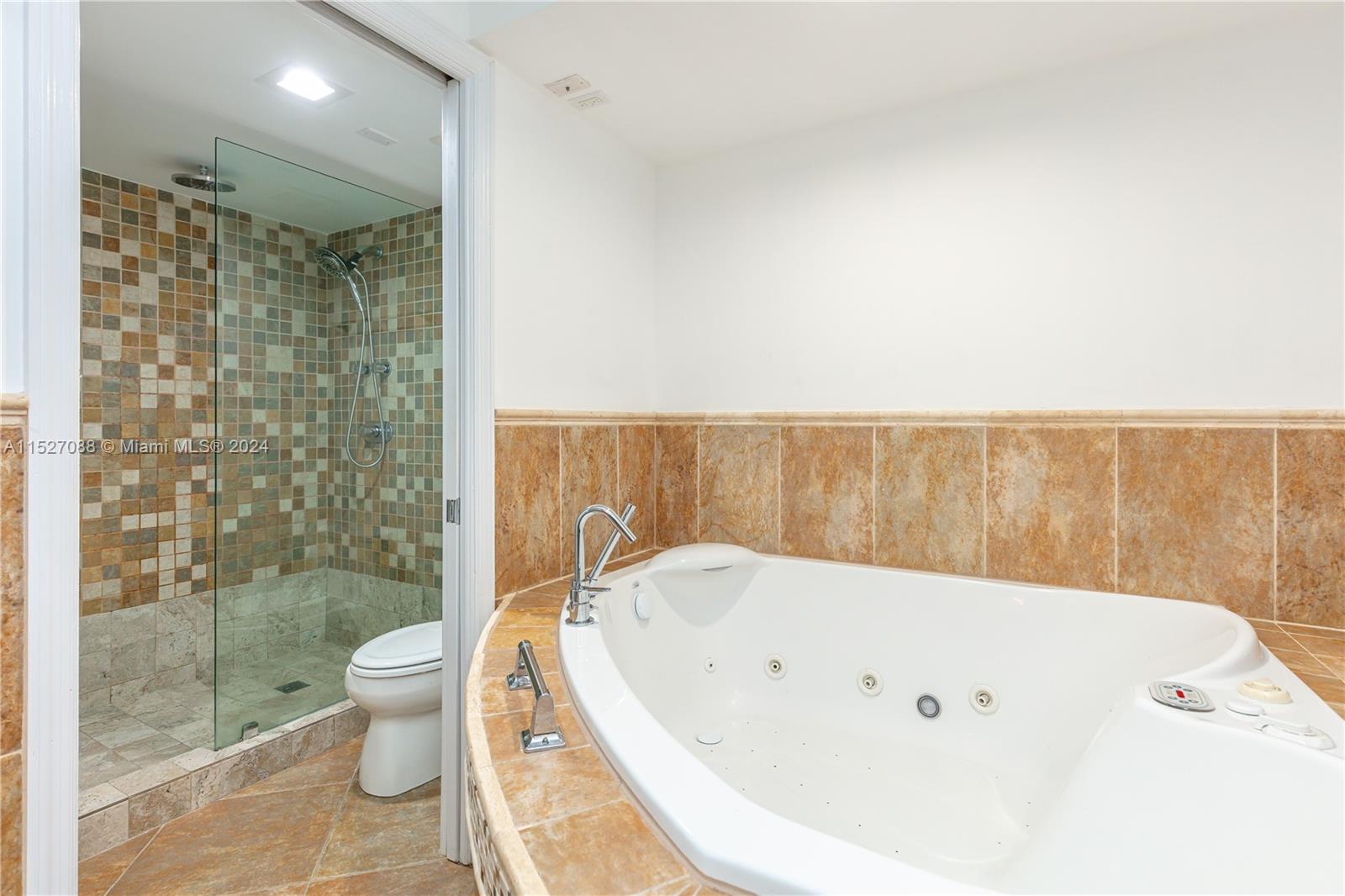 3500 Mystic Pointe Dr 3702, Aventura, Florida 33180, 2 Bedrooms Bedrooms, ,2 BathroomsBathrooms,Residential,For Sale,3500 Mystic Pointe Dr 3702,A11527088