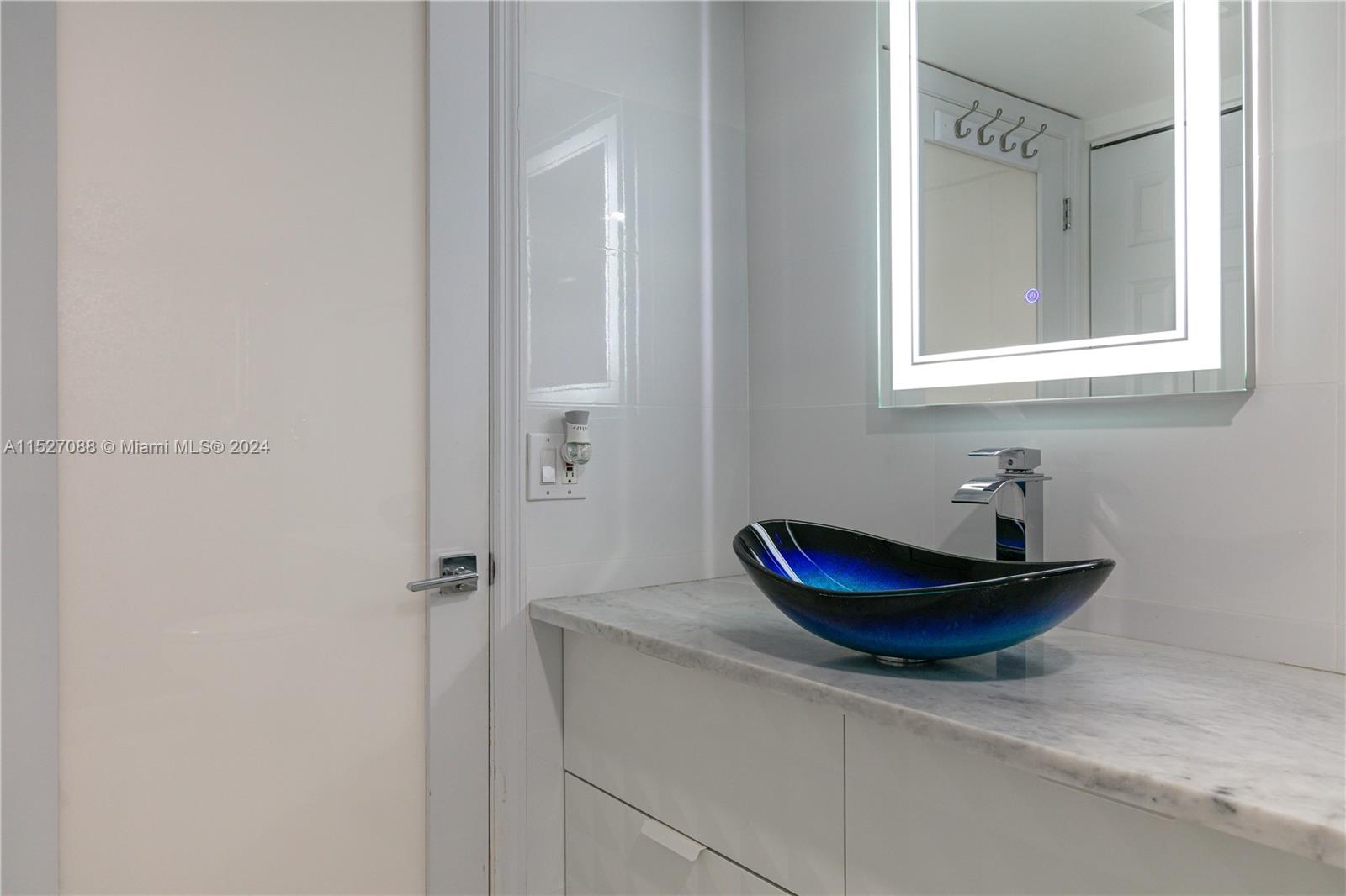 3500 Mystic Pointe Dr 3702, Aventura, Florida 33180, 2 Bedrooms Bedrooms, ,2 BathroomsBathrooms,Residential,For Sale,3500 Mystic Pointe Dr 3702,A11527088