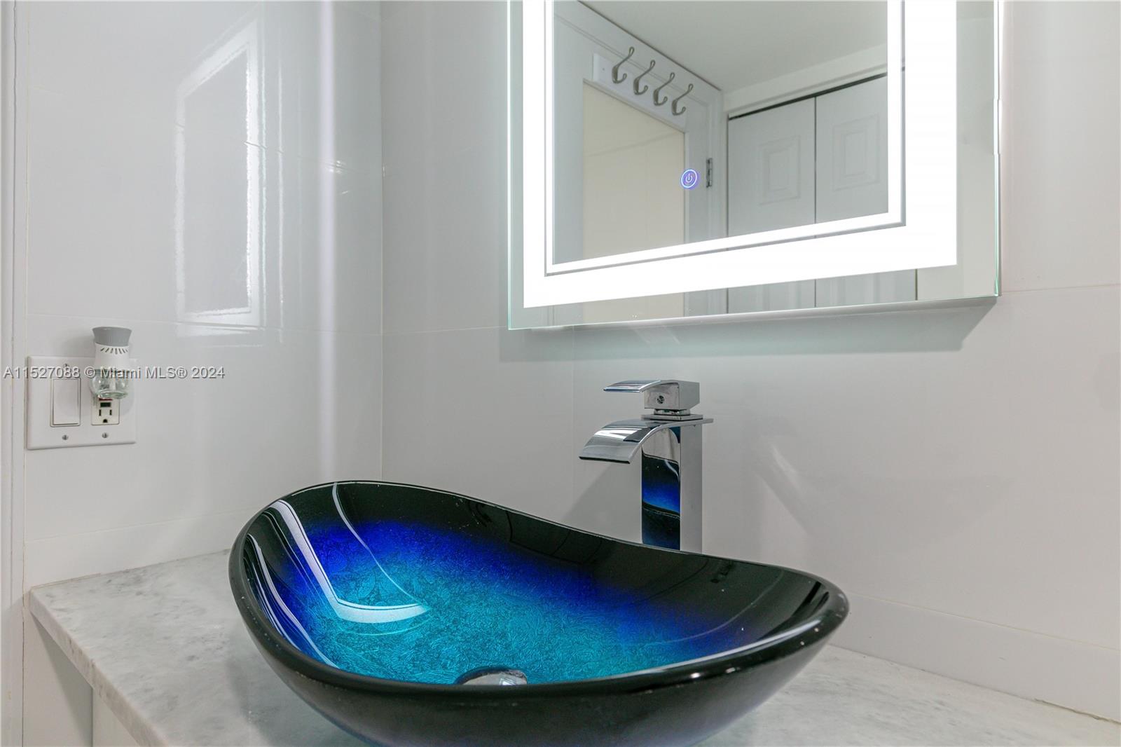 3500 Mystic Pointe Dr 3702, Aventura, Florida 33180, 2 Bedrooms Bedrooms, ,2 BathroomsBathrooms,Residential,For Sale,3500 Mystic Pointe Dr 3702,A11527088