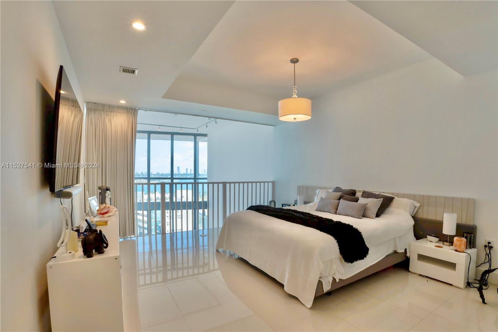 1100 Biscayne Blvd 1504, Miami, Florida 33132, 1 Bedroom Bedrooms, ,1 BathroomBathrooms,Residential,For Sale,1100 Biscayne Blvd 1504,A11527541