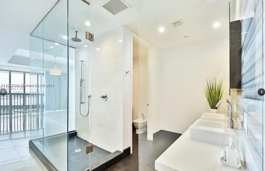 1100 Biscayne Blvd 1504, Miami, Florida 33132, 1 Bedroom Bedrooms, ,1 BathroomBathrooms,Residential,For Sale,1100 Biscayne Blvd 1504,A11527541