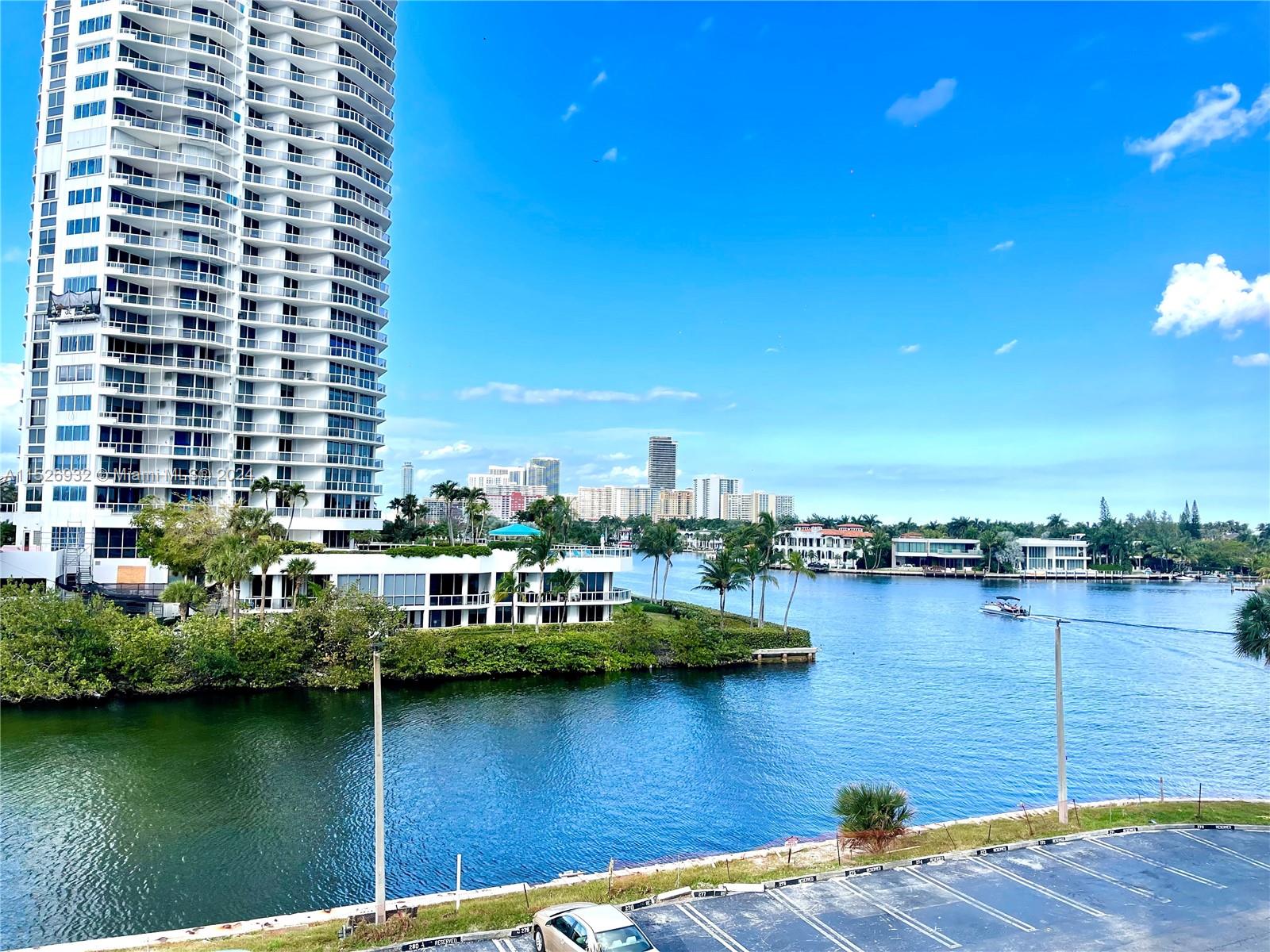 20505 E Country Club Dr 233, Aventura, Florida 33180, 2 Bedrooms Bedrooms, ,1 BathroomBathrooms,Residentiallease,For Rent,20505 E Country Club Dr 233,A11526932