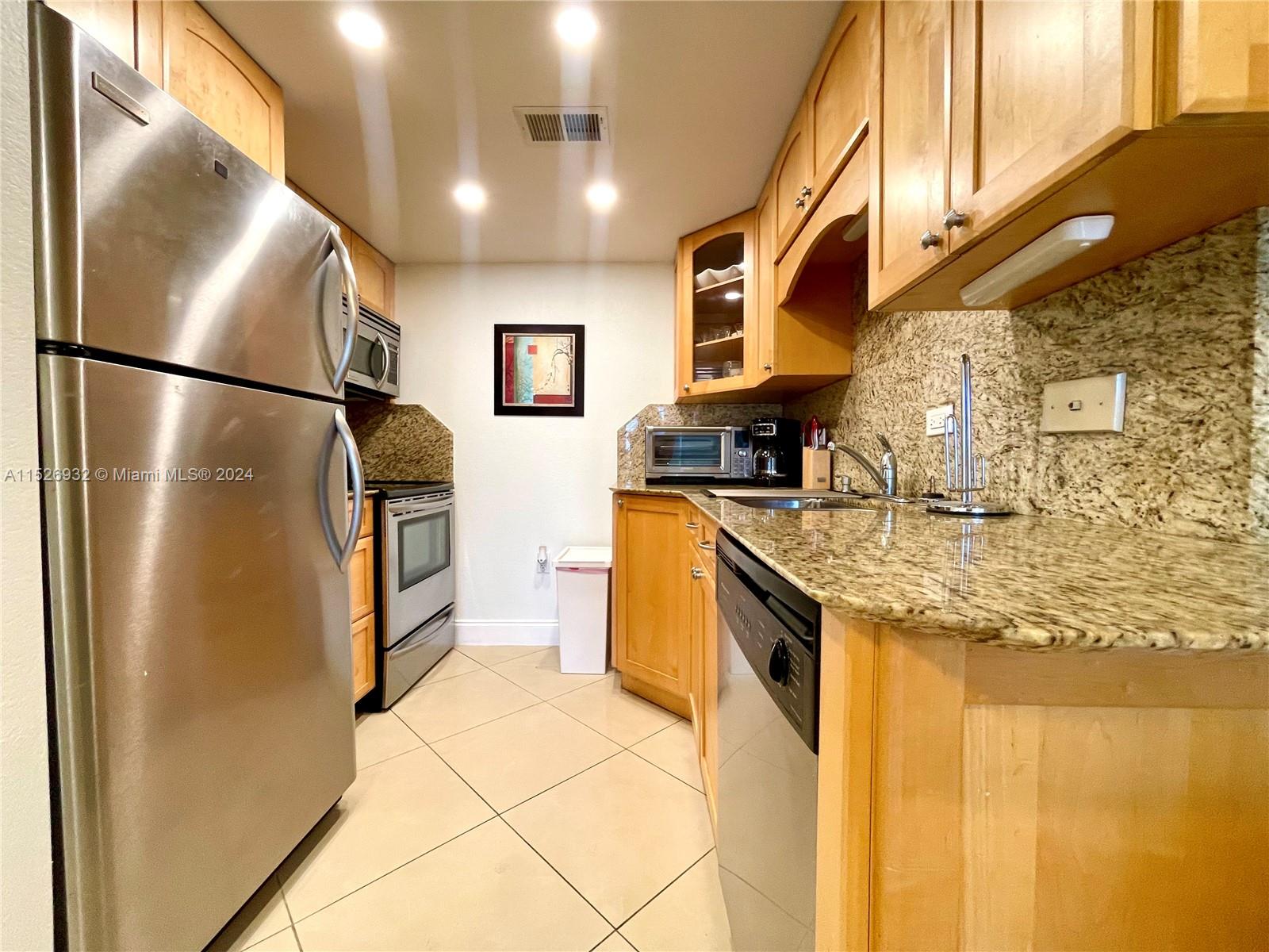 20505 E Country Club Dr 233, Aventura, Florida 33180, 2 Bedrooms Bedrooms, ,1 BathroomBathrooms,Residentiallease,For Rent,20505 E Country Club Dr 233,A11526932