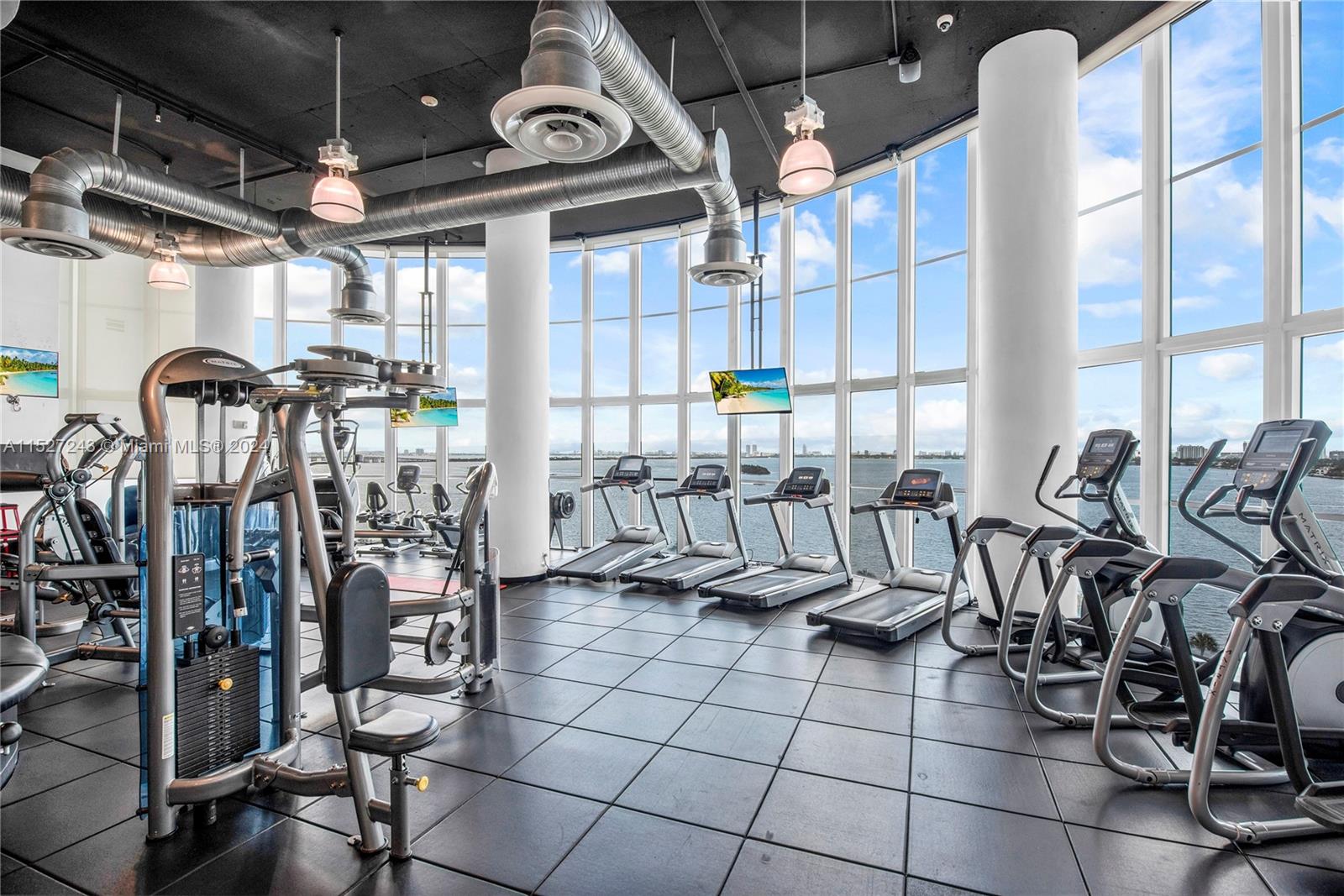 1800 N Bayshore Dr 2910, Miami, Florida 33132, 2 Bedrooms Bedrooms, ,2 BathroomsBathrooms,Residential,For Sale,1800 N Bayshore Dr 2910,A11527243