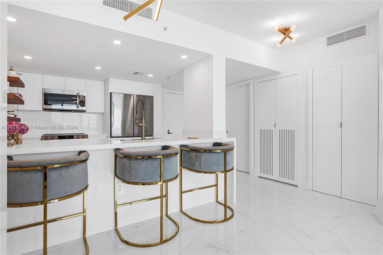 1800 N Bayshore Dr 2910, Miami, Florida 33132, 2 Bedrooms Bedrooms, ,2 BathroomsBathrooms,Residential,For Sale,1800 N Bayshore Dr 2910,A11527243