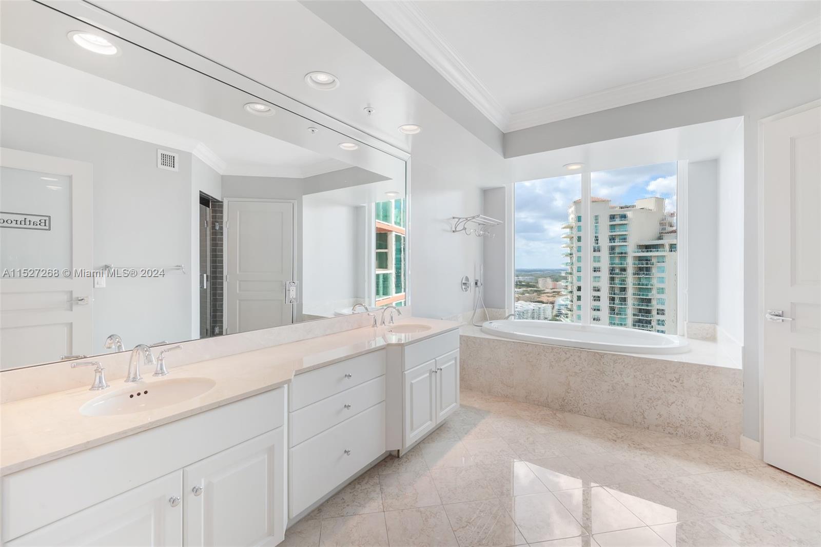 3370 NE 190th St 3015, Miami, Florida 33180, 3 Bedrooms Bedrooms, ,3 BathroomsBathrooms,Residentiallease,For Rent,3370 NE 190th St 3015,A11527268