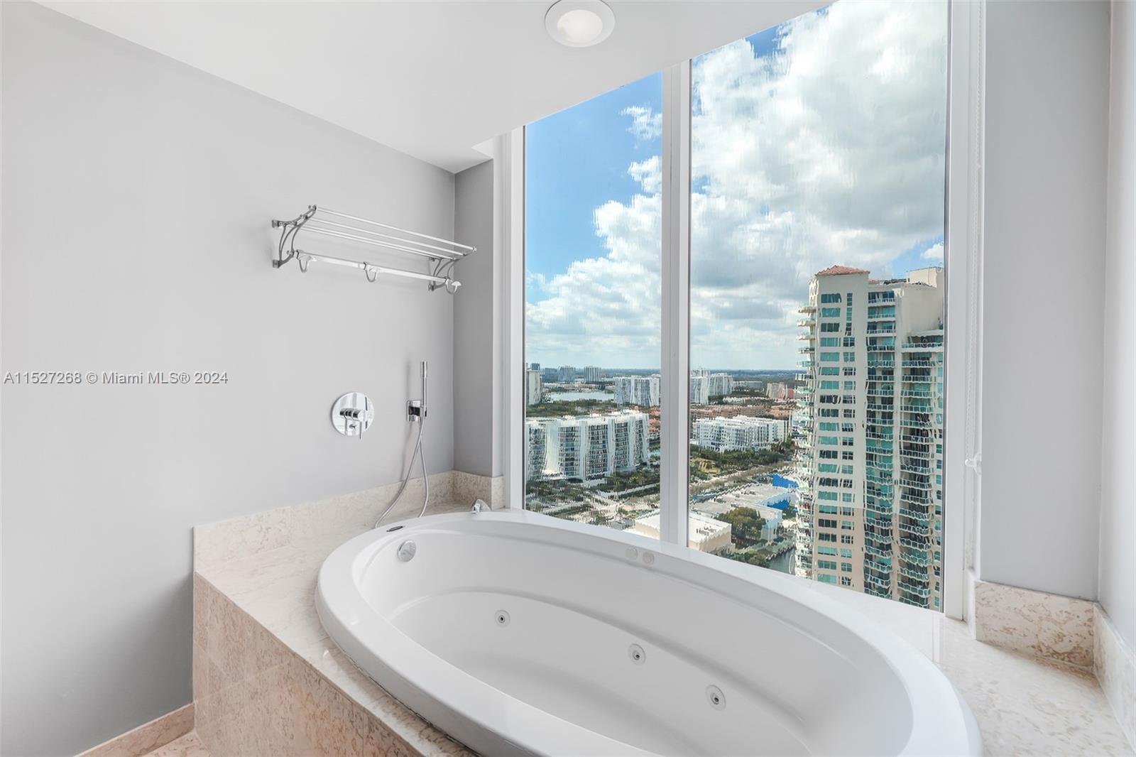 3370 NE 190th St 3015, Miami, Florida 33180, 3 Bedrooms Bedrooms, ,3 BathroomsBathrooms,Residentiallease,For Rent,3370 NE 190th St 3015,A11527268