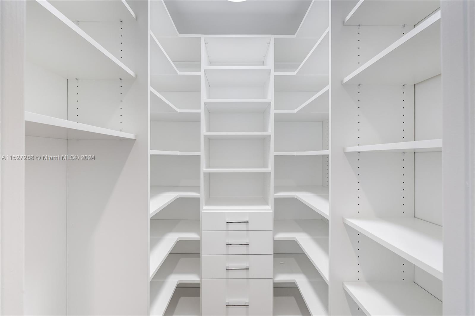 3370 NE 190th St 3015, Miami, Florida 33180, 3 Bedrooms Bedrooms, ,3 BathroomsBathrooms,Residentiallease,For Rent,3370 NE 190th St 3015,A11527268