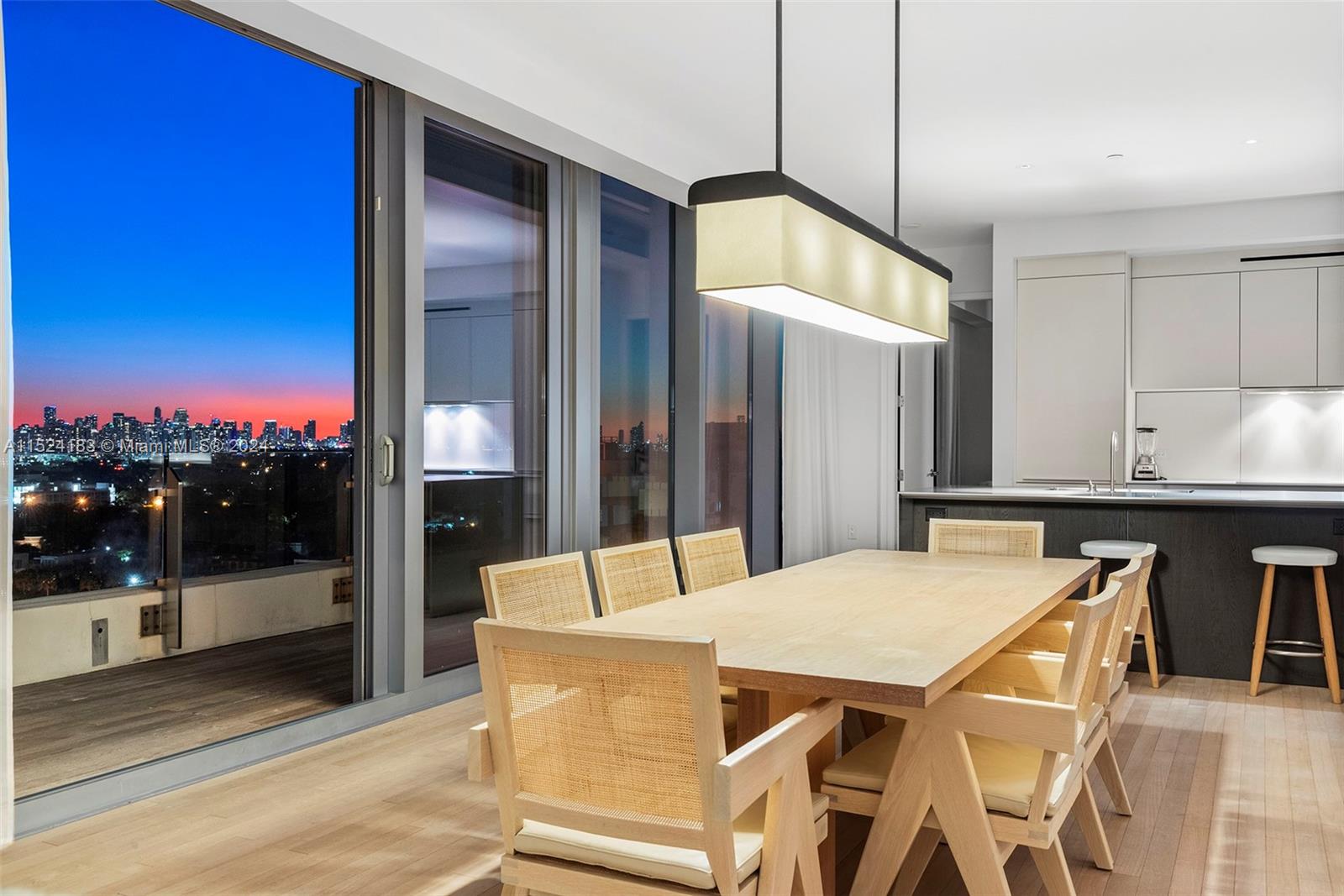 2901 Collins Ave, Miami Beach, FL, 33140 United States, 2 Bedrooms Bedrooms, ,2 BathroomsBathrooms,Residential,For Sale,Collins Ave,A11524183