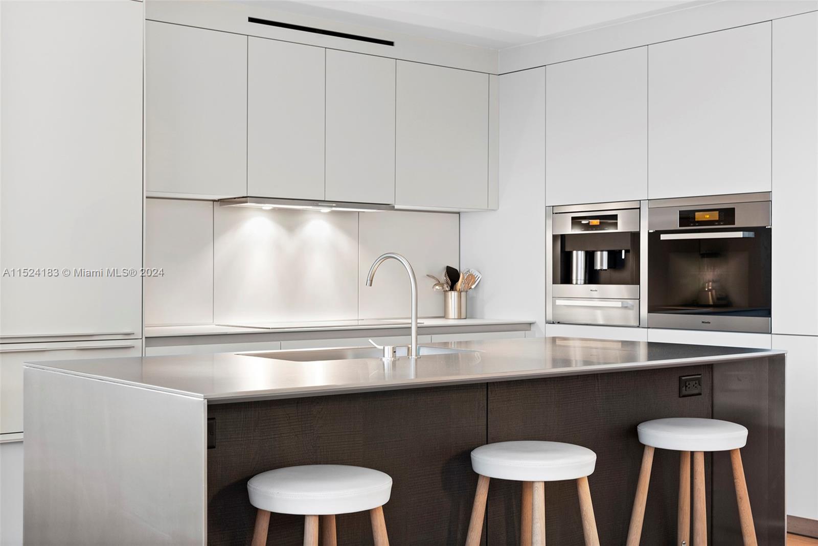 2901 Collins Ave, Miami Beach, FL, 33140 United States, 2 Bedrooms Bedrooms, ,2 BathroomsBathrooms,Residential,For Sale,Collins Ave,A11524183