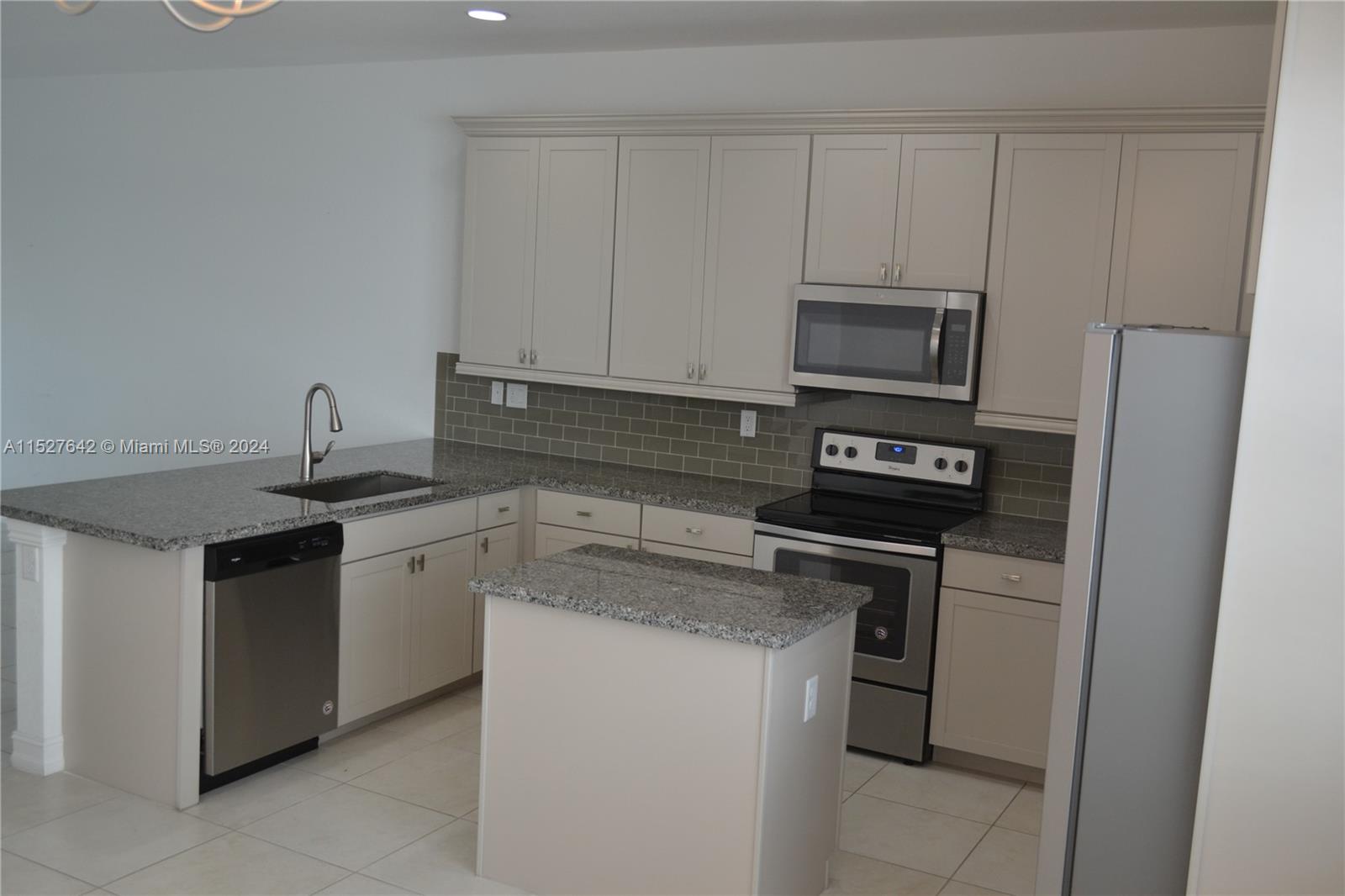 11643 SW 13th Ct 11643, Pembroke Pines, Florida 33025, 3 Bedrooms Bedrooms, ,3 BathroomsBathrooms,Residentiallease,For Rent,11643 SW 13th Ct 11643,A11527642