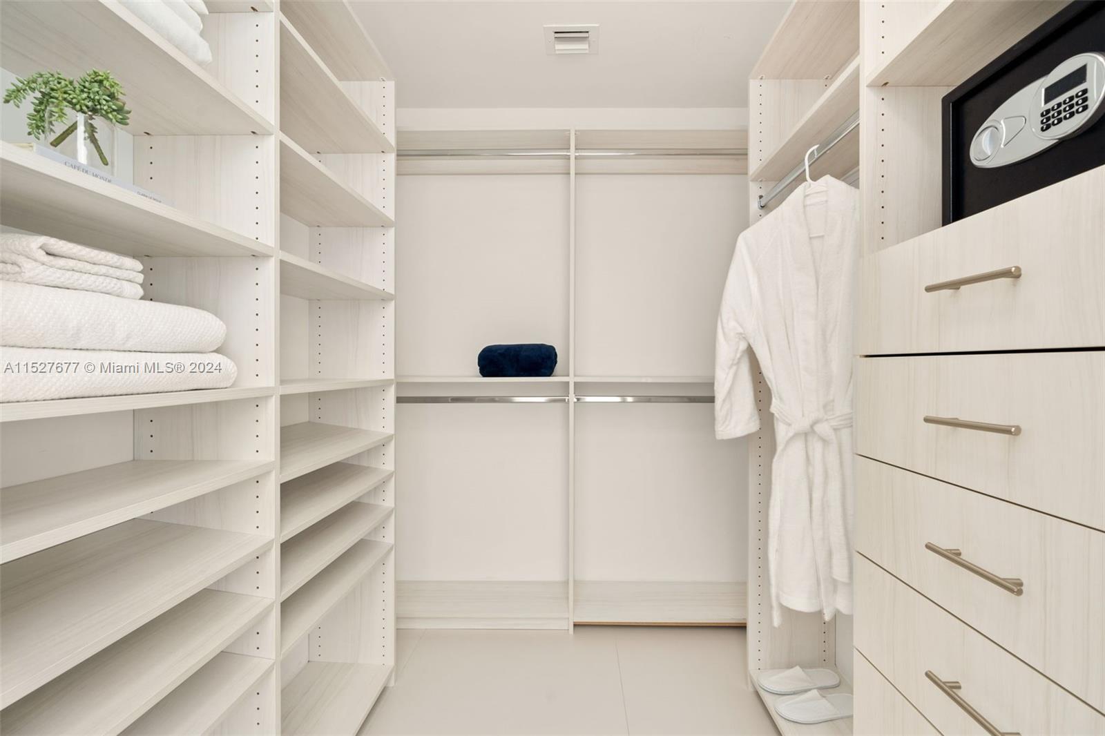 501 NE 31st St 2209, Miami, Florida 33137, 2 Bedrooms Bedrooms, ,2 BathroomsBathrooms,Residentiallease,For Rent,501 NE 31st St 2209,A11527677