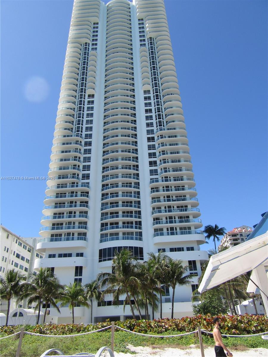 6365 Collins Ave 1008, Miami Beach, Florida 33141, 2 Bedrooms Bedrooms, ,2 BathroomsBathrooms,Residentiallease,For Rent,6365 Collins Ave 1008,A11527478