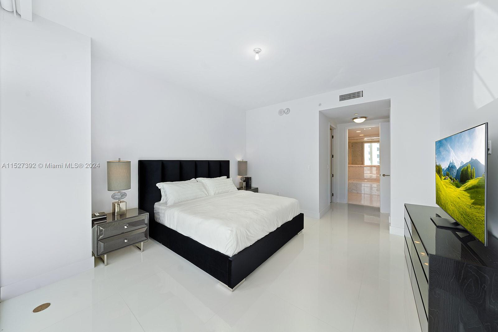 17475 Collins Ave, Sunny Isles Beach, FL, 33160 United States, 2 Bedrooms Bedrooms, ,2 BathroomsBathrooms,Residential,For Sale,Collins Ave,A11527392