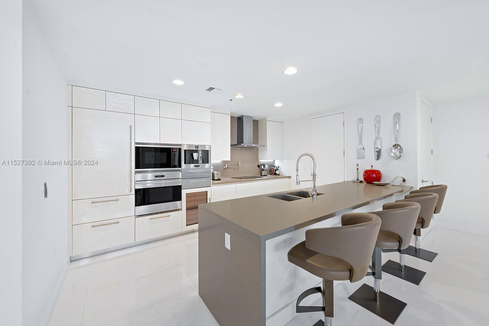 17475 Collins Ave, Sunny Isles Beach, FL, 33160 United States, 2 Bedrooms Bedrooms, ,2 BathroomsBathrooms,Residential,For Sale,Collins Ave,A11527392