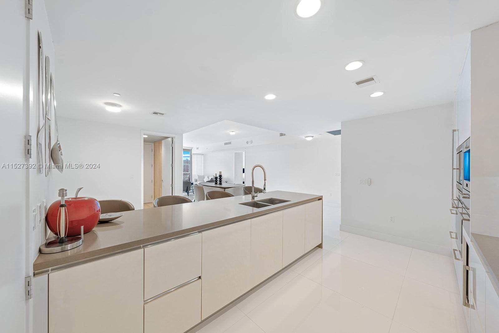 17475 Collins Ave, Sunny Isles Beach, FL, 33160 United States, 2 Bedrooms Bedrooms, ,2 BathroomsBathrooms,Residential,For Sale,Collins Ave,A11527392