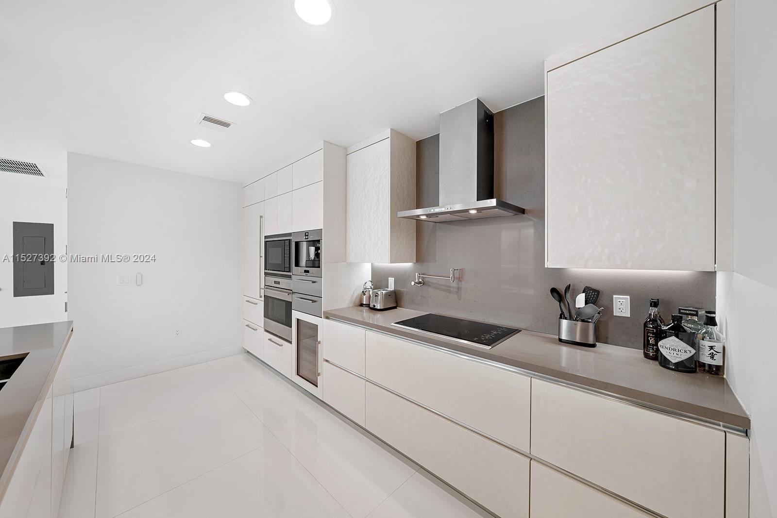 17475 Collins Ave, Sunny Isles Beach, FL, 33160 United States, 2 Bedrooms Bedrooms, ,2 BathroomsBathrooms,Residential,For Sale,Collins Ave,A11527392