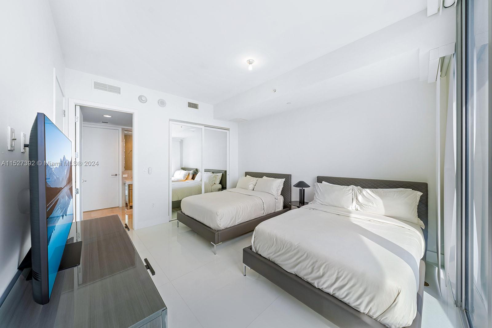 17475 Collins Ave, Sunny Isles Beach, FL, 33160 United States, 2 Bedrooms Bedrooms, ,2 BathroomsBathrooms,Residential,For Sale,Collins Ave,A11527392