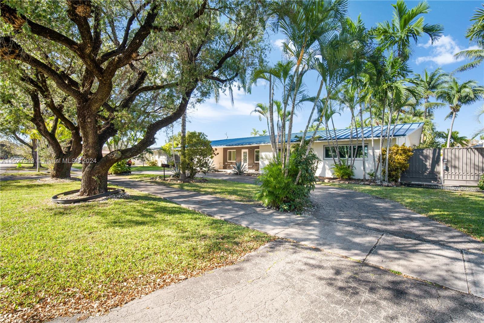 1031 Redbird Ave, Miami Springs, Florida 33166, 4 Bedrooms Bedrooms, ,2 BathroomsBathrooms,Residentiallease,For Rent,1031 Redbird Ave,A11527643