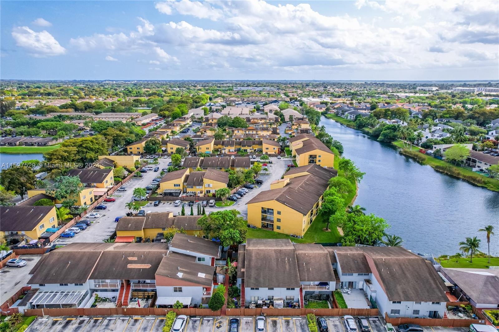 15430 SW 81st Cir Ln 89, Miami, Florida 33193, 3 Bedrooms Bedrooms, ,2 BathroomsBathrooms,Residential,For Sale,15430 SW 81st Cir Ln 89,A11527529