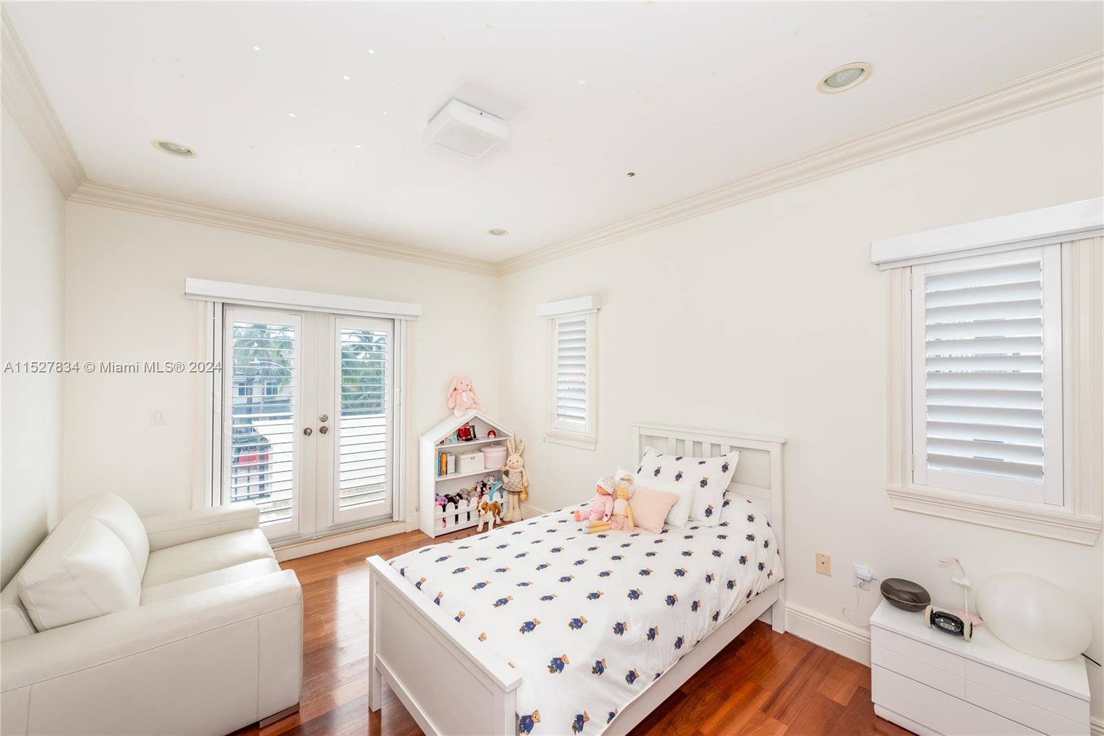 375 Harbor Ln, Key Biscayne, FL 33149, 5 Bedrooms Bedrooms, ,4 BathroomsBathrooms,Residential,For Sale,Harbor Ln,A11527834