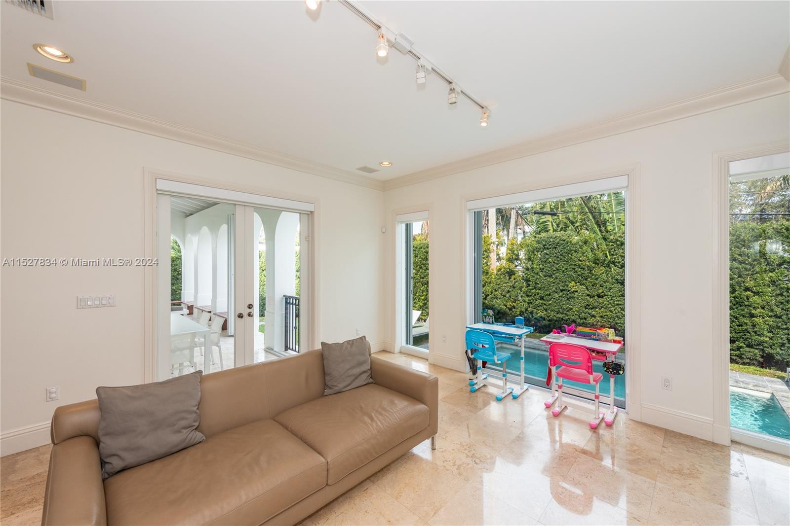 375 Harbor Ln, Key Biscayne, FL 33149, 5 Bedrooms Bedrooms, ,4 BathroomsBathrooms,Residential,For Sale,Harbor Ln,A11527834