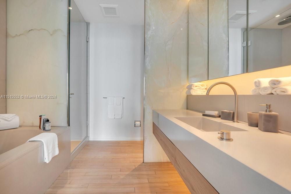 2901 Collins Ave, Miami Beach, FL, 33140 United States, 4 Bedrooms Bedrooms, ,4 BathroomsBathrooms,Residential,For Sale,Collins Ave,A11515552