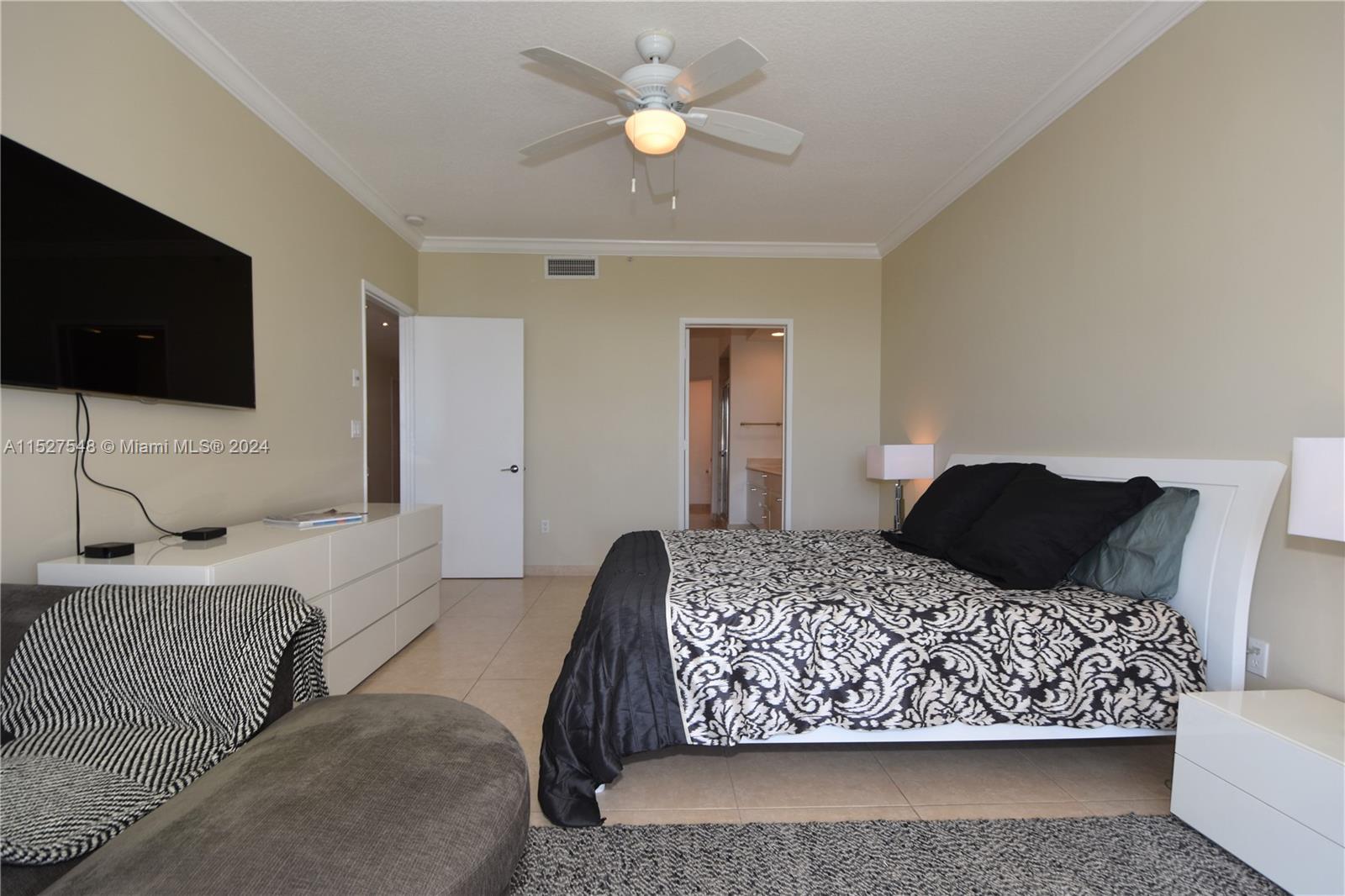 707 Crandon Blvd PH-8, Key Biscayne, Florida 33149, 2 Bedrooms Bedrooms, ,2 BathroomsBathrooms,Residentiallease,For Rent,707 Crandon Blvd PH-8,A11527548