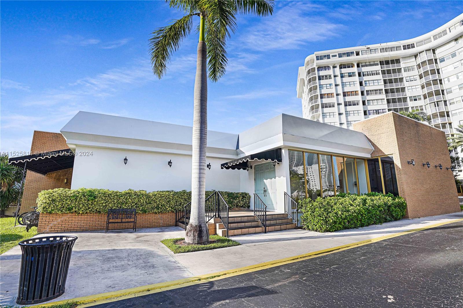 100 Golden Isles Dr 614, Hallandale Beach, Florida 33009, 1 Bedroom Bedrooms, ,1 BathroomBathrooms,Residential,For Sale,100 Golden Isles Dr 614,A11525811