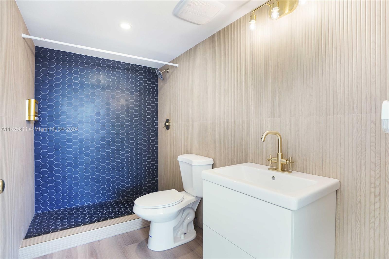 100 Golden Isles Dr 614, Hallandale Beach, Florida 33009, 1 Bedroom Bedrooms, ,1 BathroomBathrooms,Residential,For Sale,100 Golden Isles Dr 614,A11525811