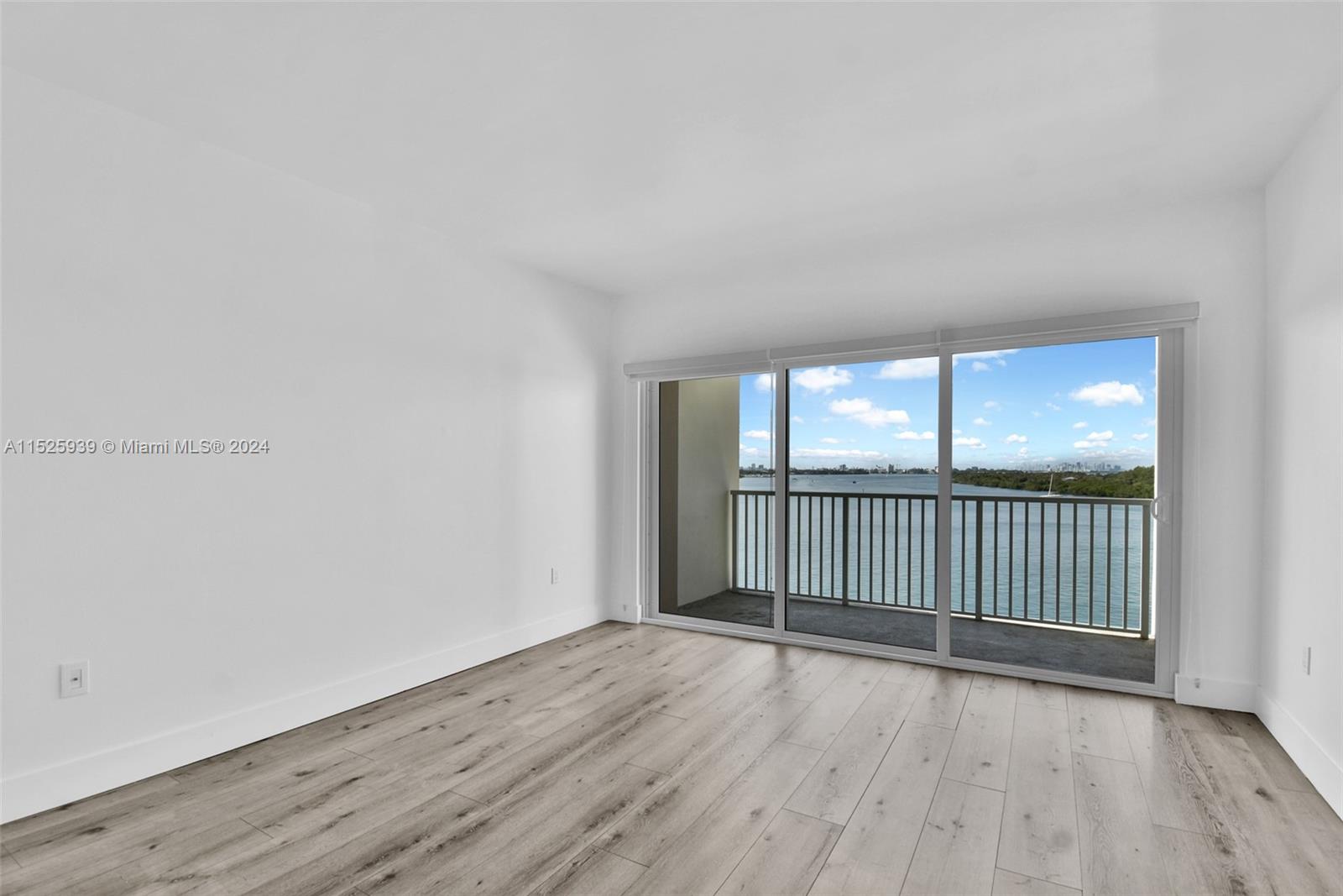 300 Bayview Dr, Sunny Isles Beach, FL, 33160 United States, 1 Bedroom Bedrooms, ,1 BathroomBathrooms,Residential,For Sale,Bayview Dr,A11525939