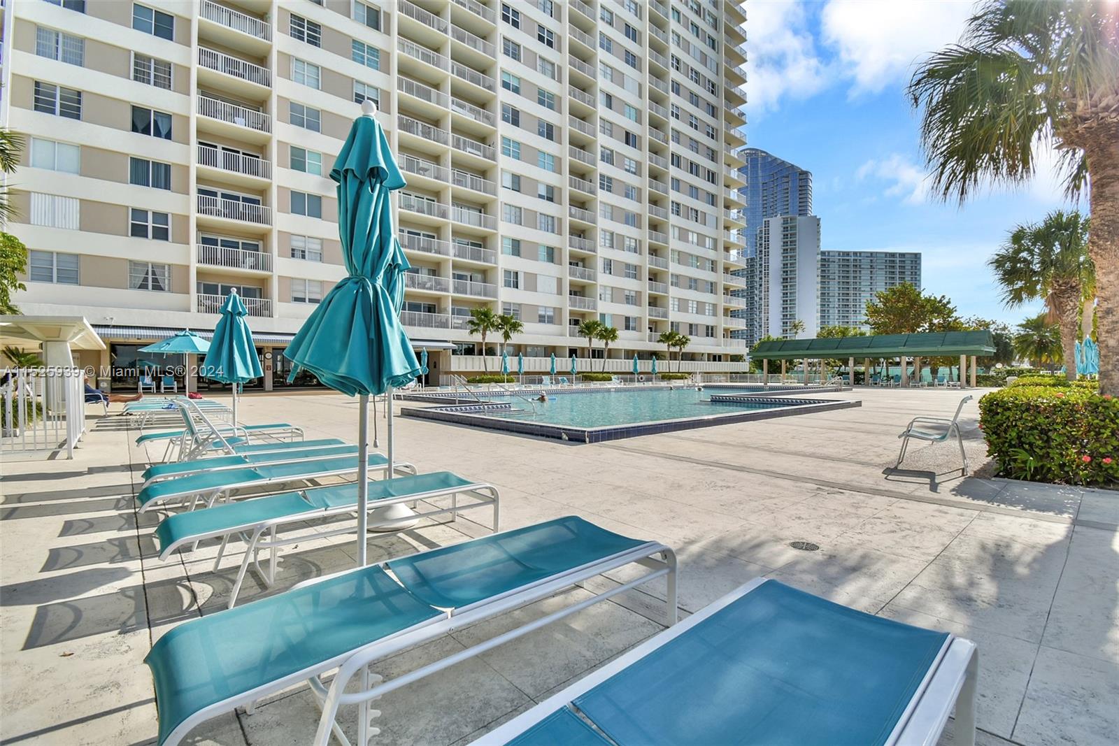 300 Bayview Dr, Sunny Isles Beach, FL, 33160 United States, 1 Bedroom Bedrooms, ,1 BathroomBathrooms,Residential,For Sale,Bayview Dr,A11525939