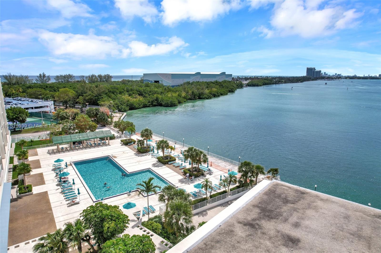 300 Bayview Dr, Sunny Isles Beach, FL, 33160 United States, 1 Bedroom Bedrooms, ,1 BathroomBathrooms,Residential,For Sale,Bayview Dr,A11525939