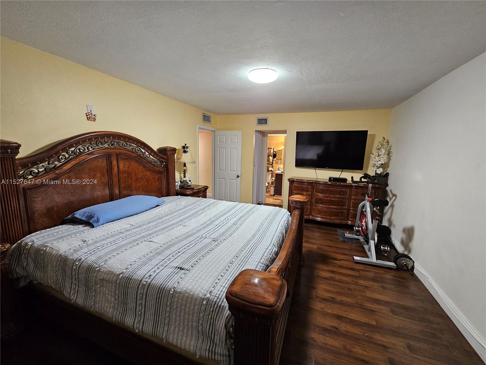 17901 NW 68th Ave R101, Hialeah, Florida 33015, 3 Bedrooms Bedrooms, ,2 BathroomsBathrooms,Residential,For Sale,17901 NW 68th Ave R101,A11527647