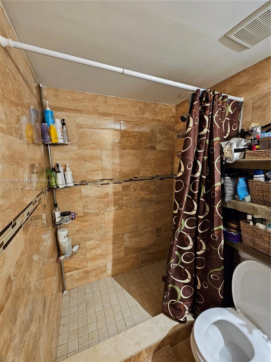 17901 NW 68th Ave R101, Hialeah, Florida 33015, 3 Bedrooms Bedrooms, ,2 BathroomsBathrooms,Residential,For Sale,17901 NW 68th Ave R101,A11527647