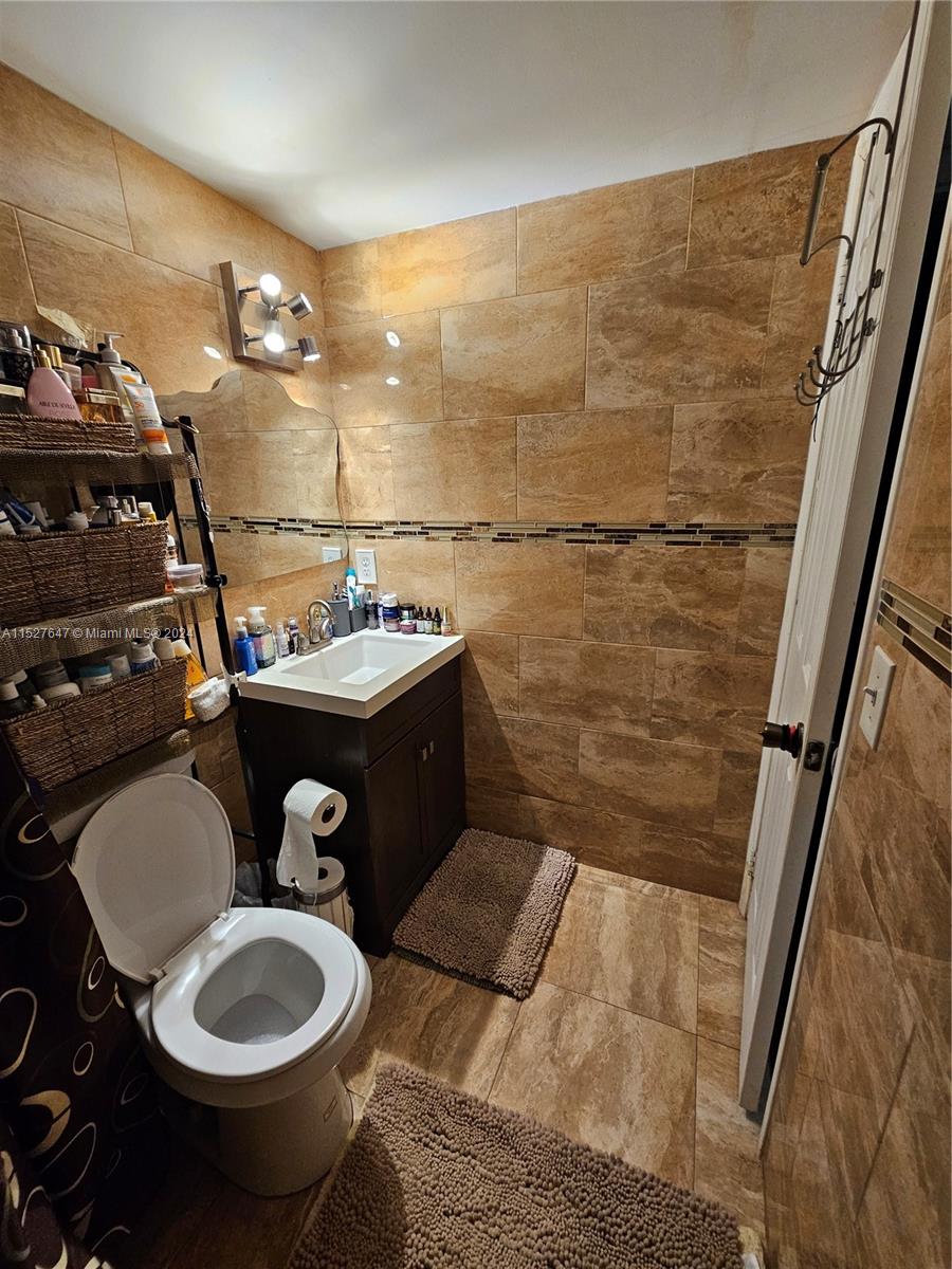 17901 NW 68th Ave R101, Hialeah, Florida 33015, 3 Bedrooms Bedrooms, ,2 BathroomsBathrooms,Residential,For Sale,17901 NW 68th Ave R101,A11527647