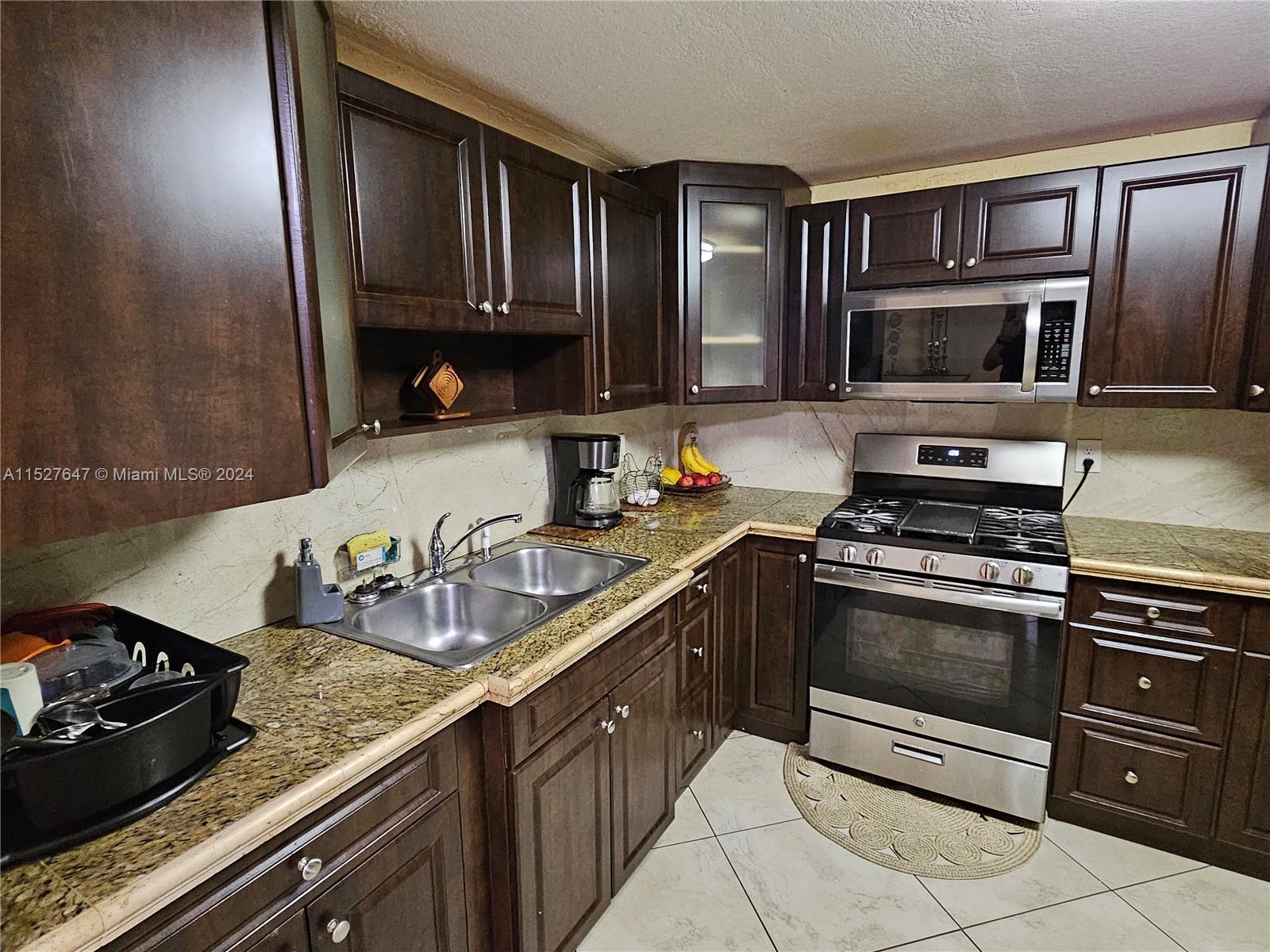 17901 NW 68th Ave R101, Hialeah, Florida 33015, 3 Bedrooms Bedrooms, ,2 BathroomsBathrooms,Residential,For Sale,17901 NW 68th Ave R101,A11527647