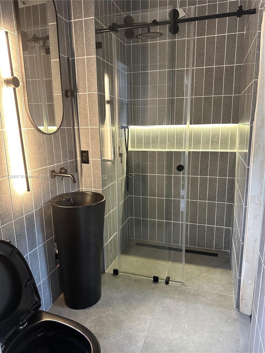 Hollywood, Florida 33019, 6 Bedrooms Bedrooms, ,5 BathroomsBathrooms,Residential,For Sale,A11526857