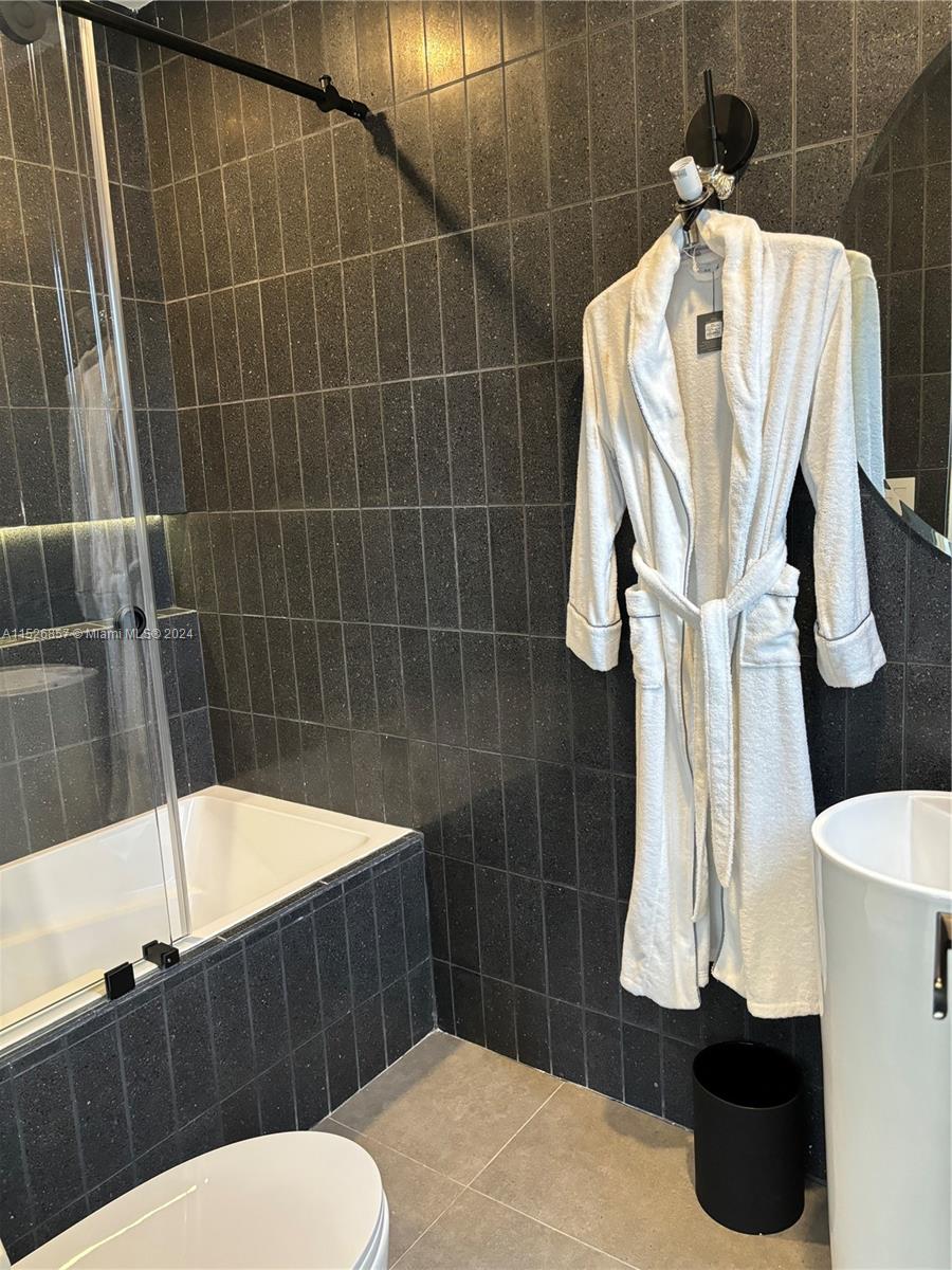 Hollywood, Florida 33019, 6 Bedrooms Bedrooms, ,5 BathroomsBathrooms,Residential,For Sale,A11526857