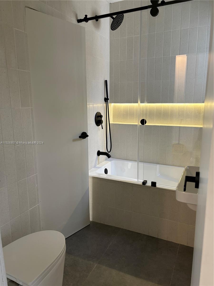 Hollywood, Florida 33019, 6 Bedrooms Bedrooms, ,5 BathroomsBathrooms,Residential,For Sale,A11526857