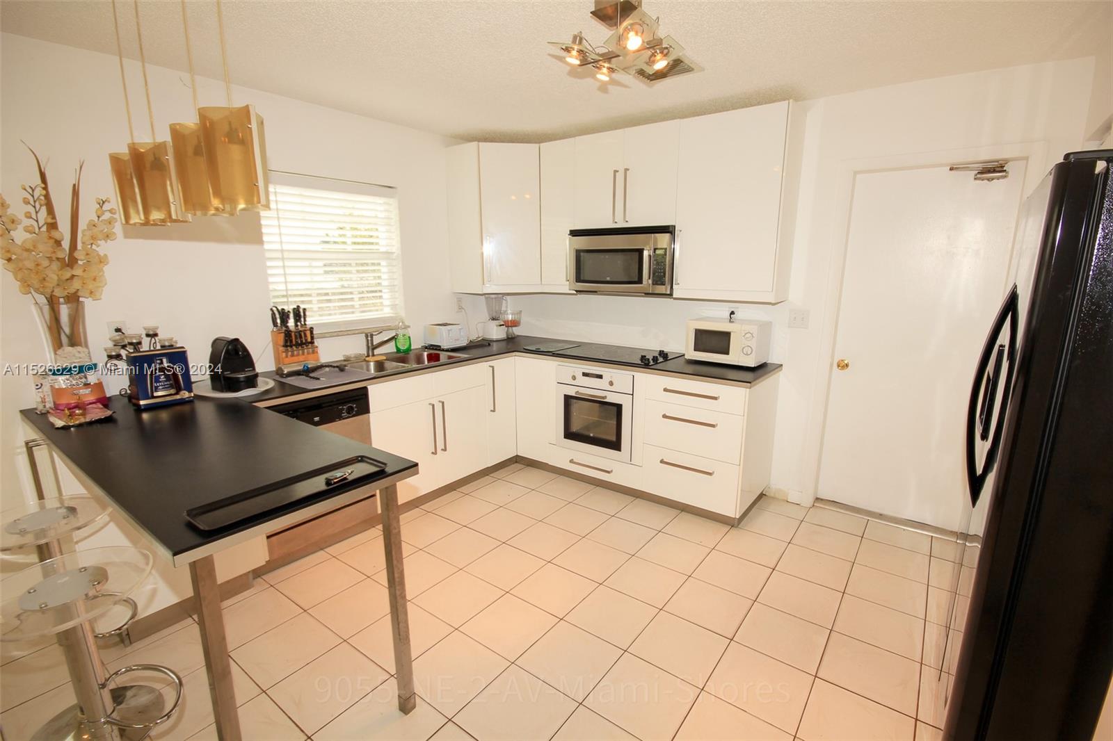 9055 NE 2nd Ave, Miami Shores, Florida 33138, 3 Bedrooms Bedrooms, ,2 BathroomsBathrooms,Residentiallease,For Rent,9055 NE 2nd Ave,A11526629