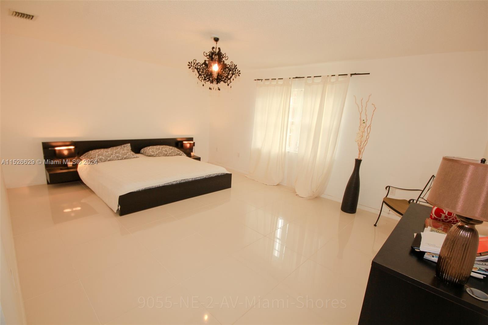 9055 NE 2nd Ave, Miami Shores, Florida 33138, 3 Bedrooms Bedrooms, ,2 BathroomsBathrooms,Residentiallease,For Rent,9055 NE 2nd Ave,A11526629