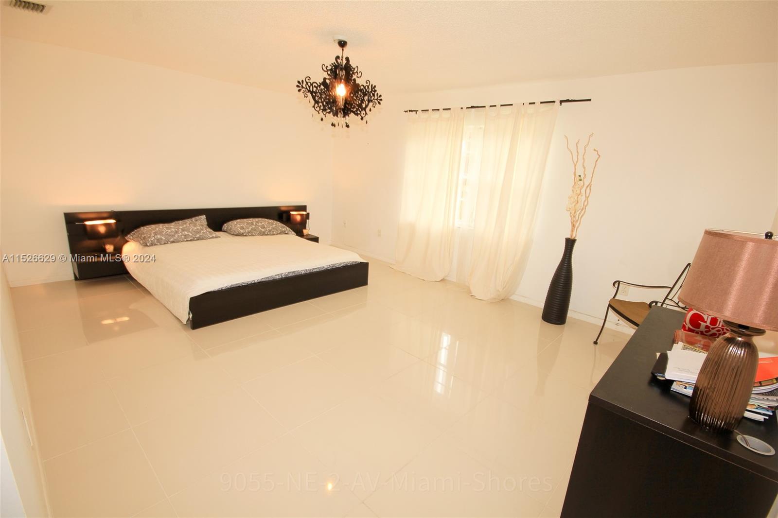 9055 NE 2nd Ave, Miami Shores, Florida 33138, 3 Bedrooms Bedrooms, ,2 BathroomsBathrooms,Residentiallease,For Rent,9055 NE 2nd Ave,A11526629